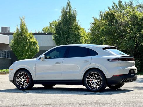 Certified 2024 Porsche Cayenne S AWD/4WD image 3