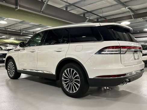 Used 2024 Lincoln Aviator AWD w/ Premium Package image 4