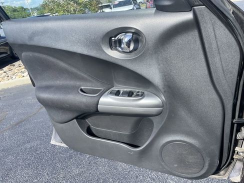 Used 2015 Nissan Juke S FWD image 18