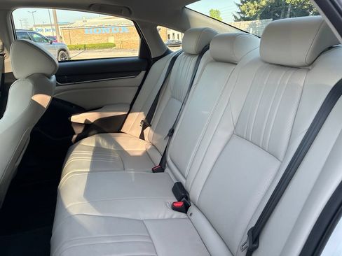 Used 2018 Honda Accord Touring image 19