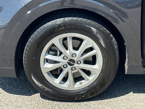 Used 2022 Kia Carnival LX FWD image 24