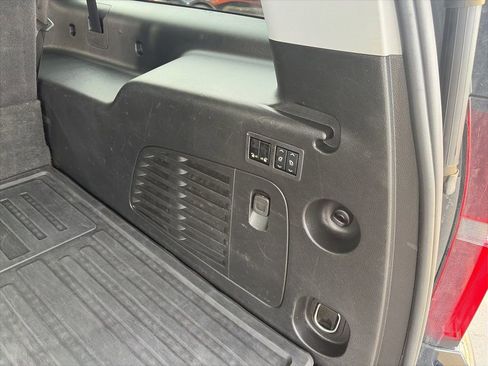 Used 2020 Chevrolet Suburban Premier image 12