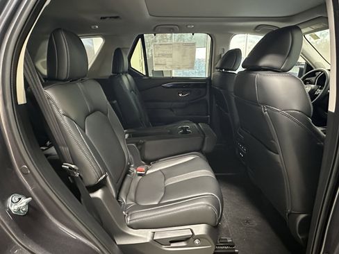 New 2025 Honda Pilot Touring image 12