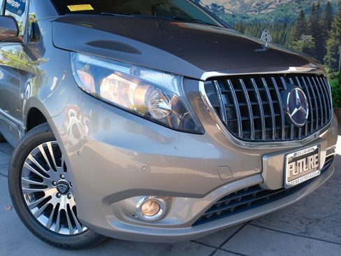 Used 2018 Mercedes-Benz Metris Passenger image 6