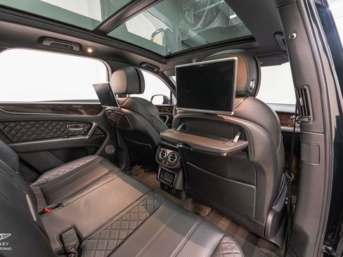 Used 2017 Bentley Bentayga AWD/4WD image 27