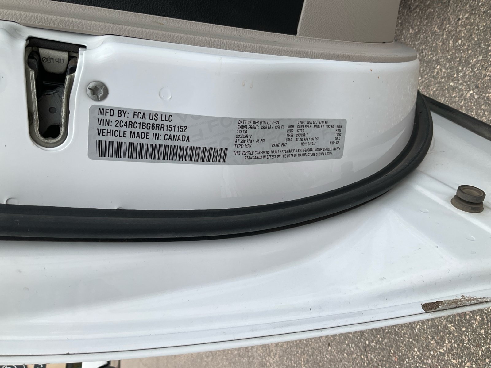 Used 2024 Chrysler Pacifica Touring-L FWD image 33