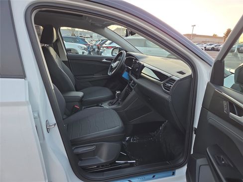 New 2026 Volkswagen Taos SE image 27