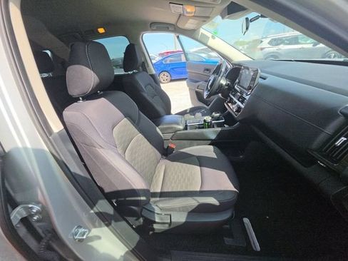 Used 2024 Nissan Pathfinder SV FWD image 8