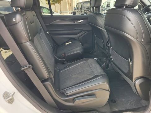 New 2025 Jeep Grand Cherokee L Altitude image 16