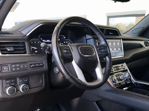 Used 2021 GMC Yukon Denali w/ Denali Premium Package image 18