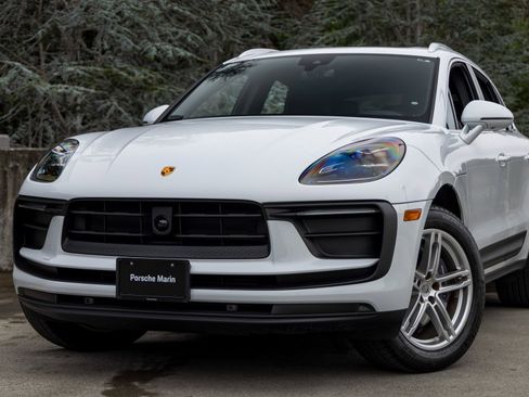 Certified 2025 Porsche Macan image 7