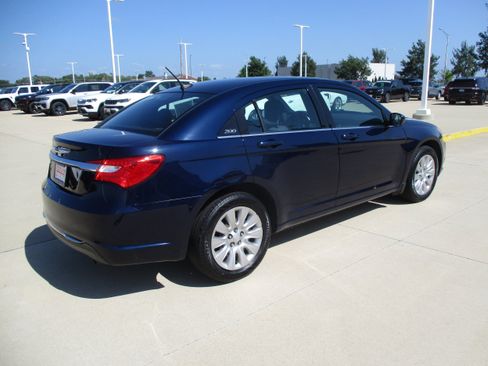 Used 2014 Chrysler 200 LX FWD image 5