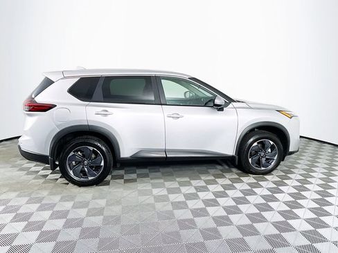 Used 2024 Nissan Rogue SV image 9