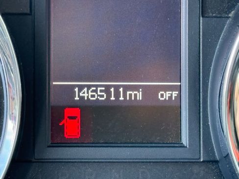 Used 2013 Chrysler Town & Country Touring image 7