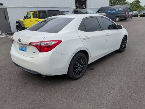 Used 2015 Toyota Corolla LE FWD image 3