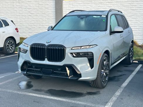 New 2027 BMW X7 xDrive40i w/ M Sport Package AWD/4WD image 2