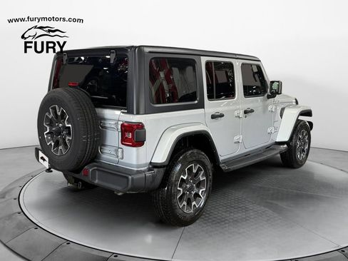 Used 2024 Jeep Wrangler Unlimited Sahara w/ Technology Group AWD/4WD image 3
