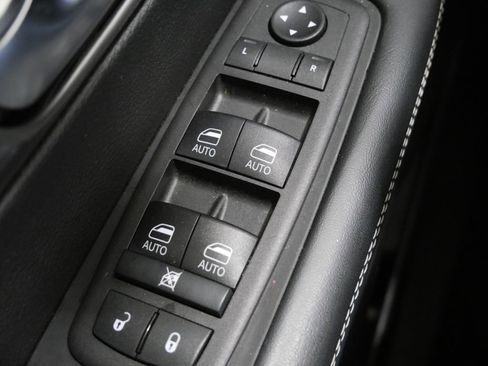 Used 2025 Chrysler Pacifica Select FWD image 13