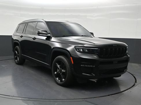 Used 2022 Jeep Grand Cherokee L Limited w/ Black Appearance Package RWD image 8