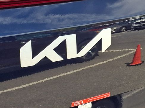 New 2026 Kia Carnival EX FWD image 19