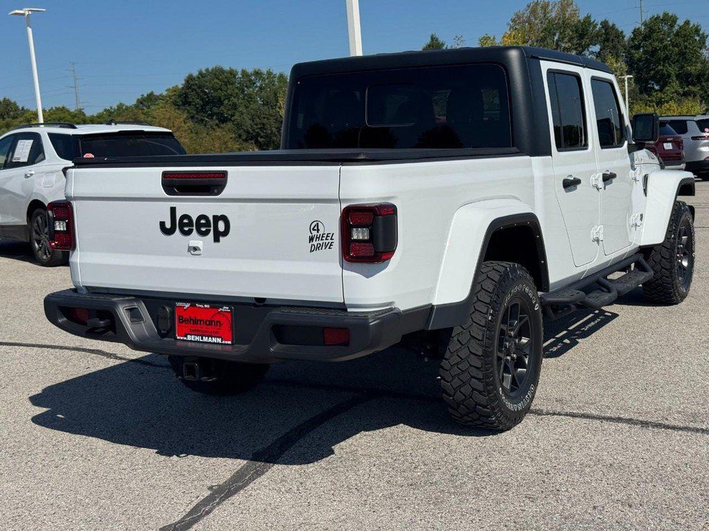 Used 2024 Jeep Gladiator Sport AWD/4WD image 4