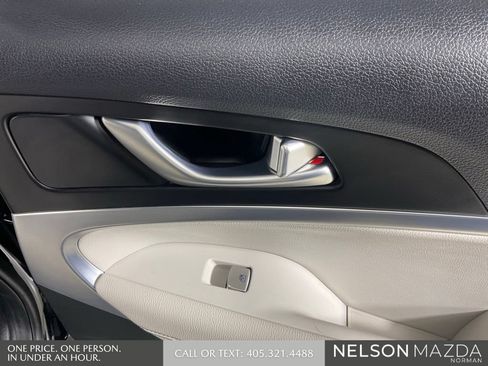 Used 2025 Genesis G70 2.5T RWD image 24