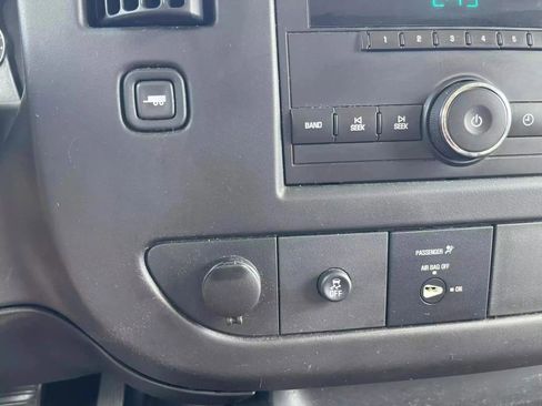 Used 2013 Chevrolet Express 3500 image 7