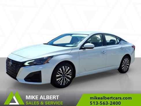 Used 2023 Nissan Altima 2.5 SV FWD image 3
