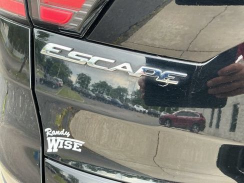 Used 2017 Ford Escape SE w/ Equipment Group 201A FWD image 19