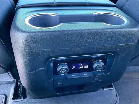 Used 2025 Chevrolet Suburban Z71 AWD/4WD image 10