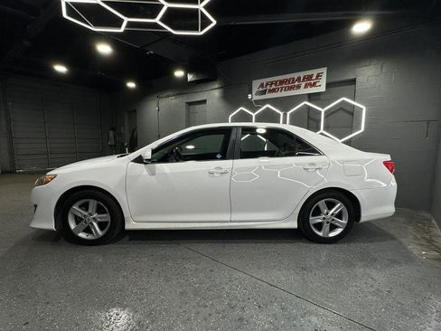 Used 2012 Toyota Camry SE image 2