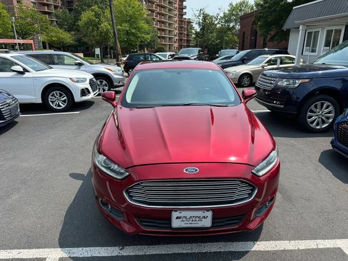 Used 2016 Ford Fusion SE w/ Equipment Group 202A FWD image 2