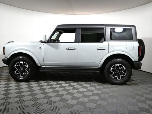 Used 2024 Ford Bronco Outer Banks image 2