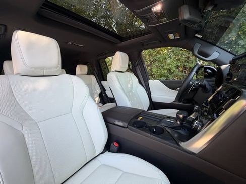 Certified 2025 Lexus LX 600 4WD w/ Appearance Package image 29