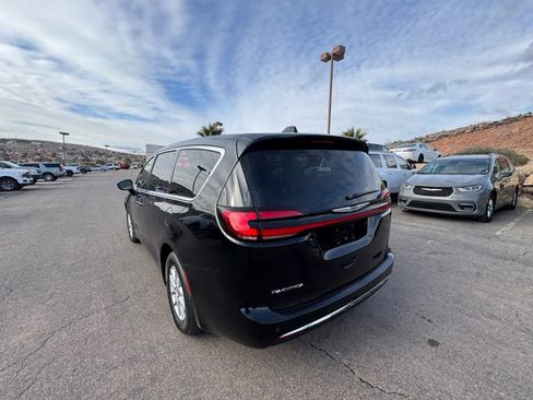 Certified 2024 Chrysler Pacifica Touring-L image 3