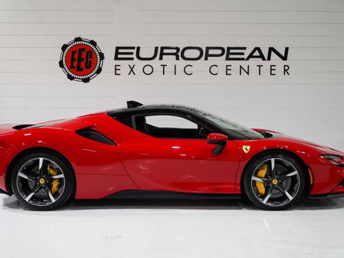Used 2022 Ferrari SF90 Stradale AWD/4WD image 6