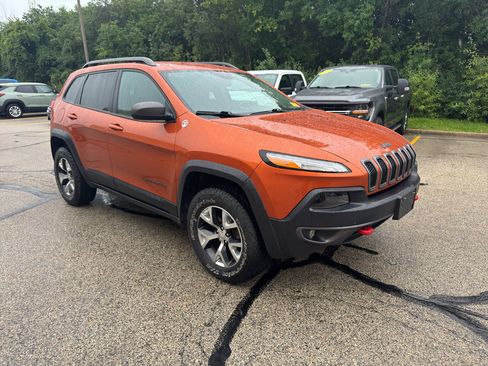 Used 2014 Jeep Cherokee Trailhawk w/ Cold Weather Group AWD/4WD image 3
