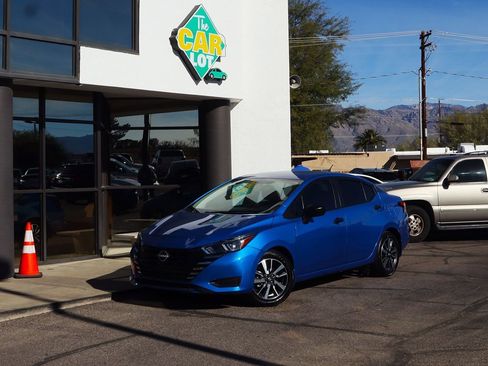 Used 2024 Nissan Versa S w/ S Plus Package image 2