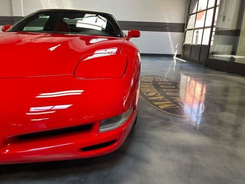 Used 2001 Chevrolet Corvette Convertible RWD image 4