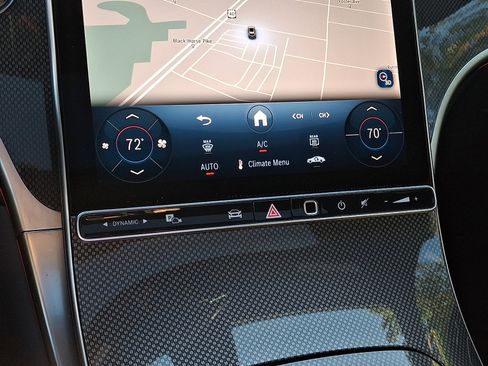 Used 2025 Mercedes-Benz GLC 300 4MATIC image 16