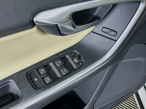 Used 2016 Volvo S60 T5 Premier image 15