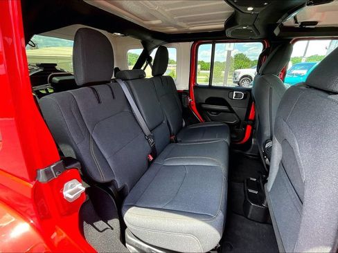 Used 2025 Jeep Wrangler Unlimited Sahara AWD/4WD image 27