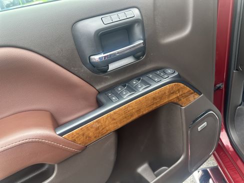 Used 2018 Chevrolet Silverado 1500 High Country image 13