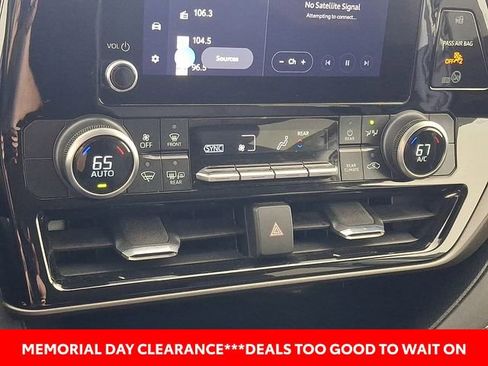 Used 2023 Toyota Highlander LE FWD image 19