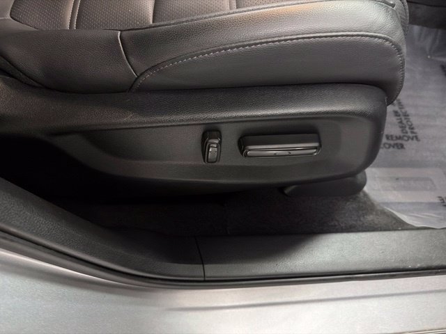 Used 2020 Honda CR-V Touring image 11