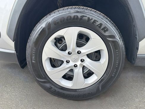 Used 2023 Toyota RAV4 LE AWD/4WD image 41