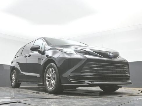 Used 2021 Toyota Sienna LE FWD image 42