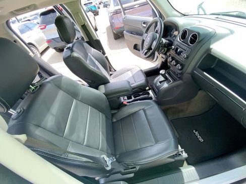 Used 2016 Jeep Patriot High Altitude AWD/4WD image 30