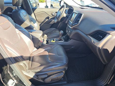 Used 2017 Jeep Cherokee Trailhawk image 26