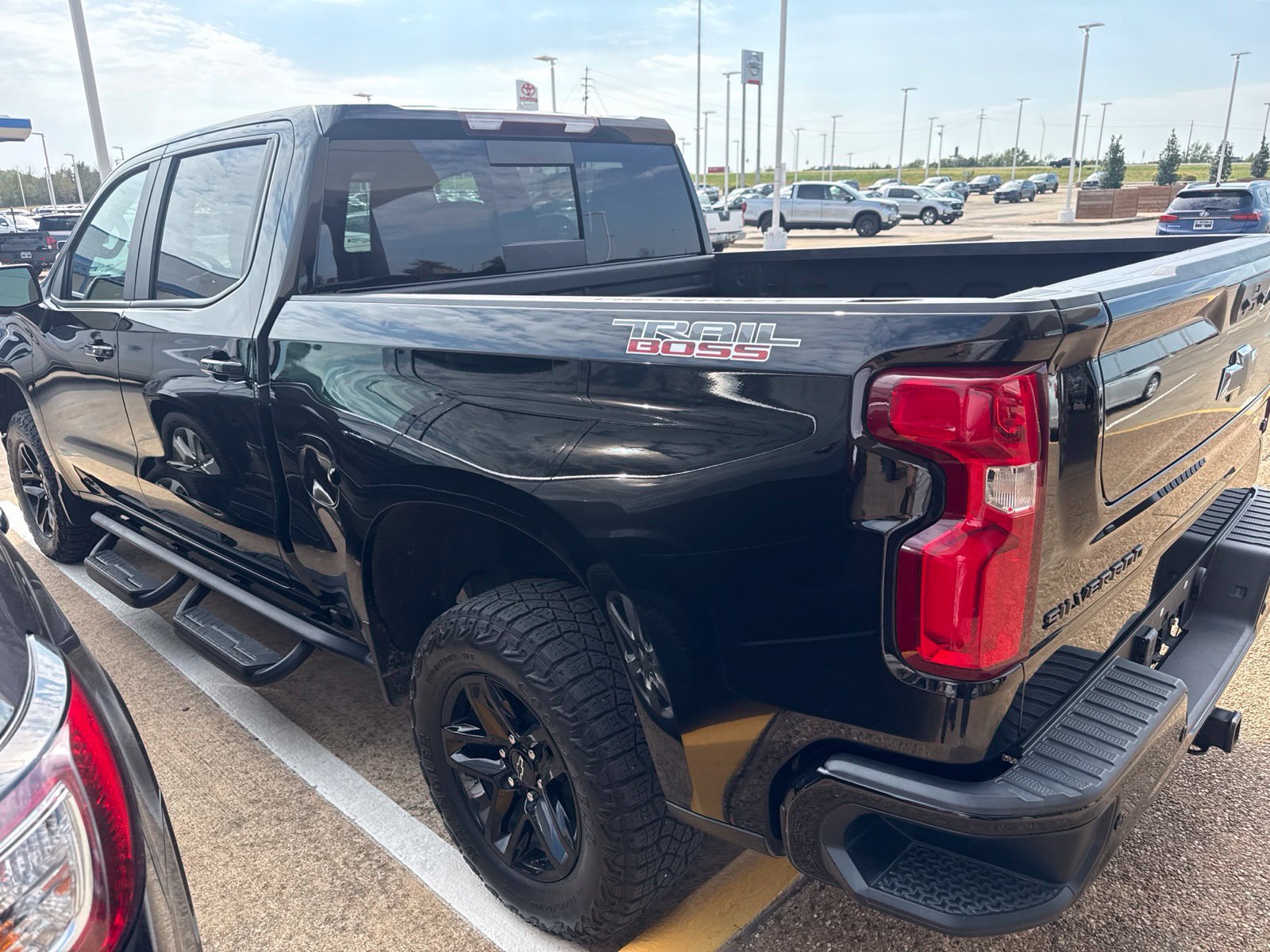 Used 2024 Chevrolet Silverado 1500 LT Trail Boss w/ LT Trail Boss Premium Package AWD/4WD image 9
